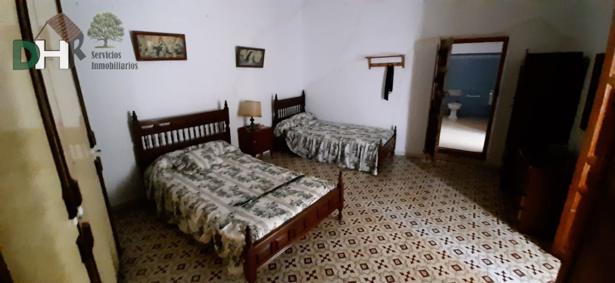 For sale of house in Trujillo