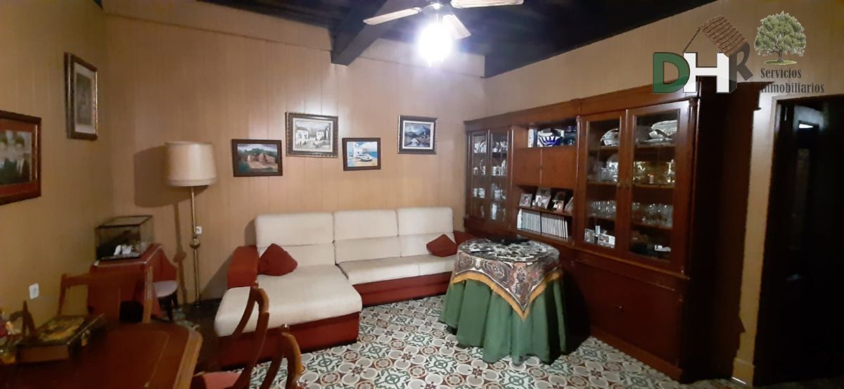 For sale of house in Trujillo