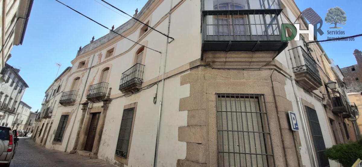 For sale of house in Trujillo