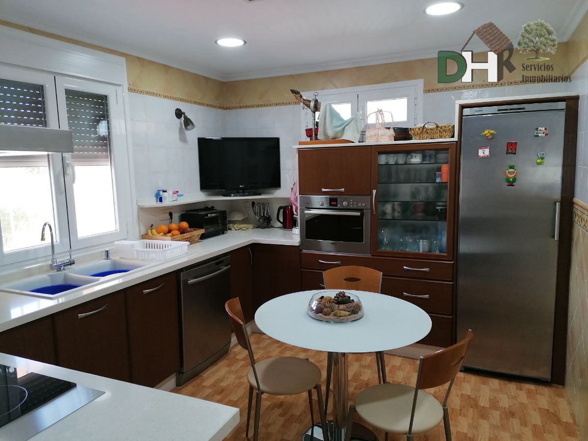 For sale of chalet in Malpartida de Cáceres