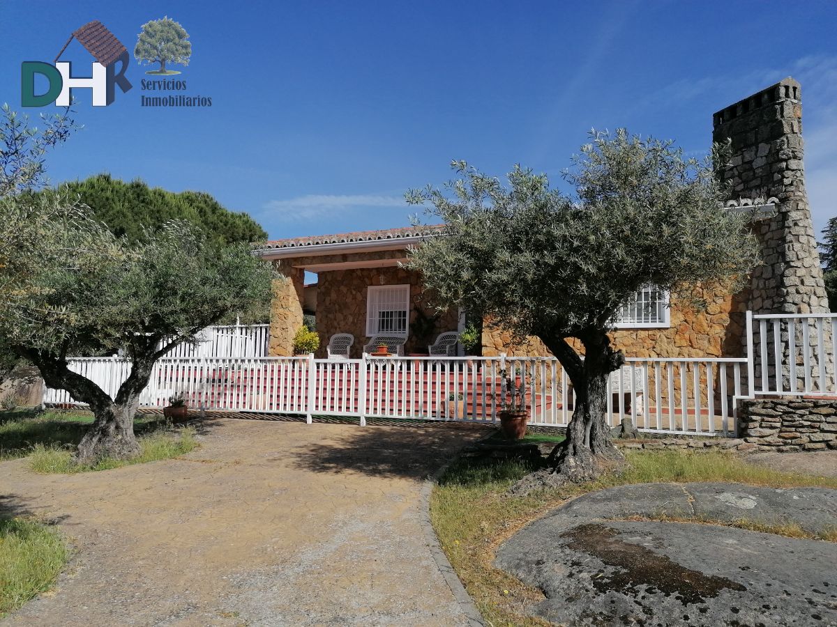 For sale of chalet in Malpartida de Cáceres