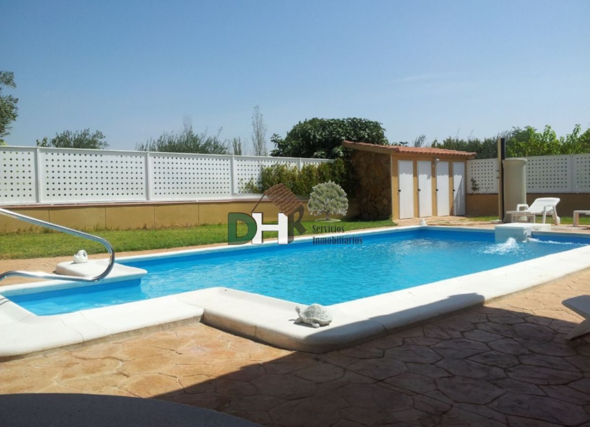 For sale of chalet in Malpartida de Cáceres