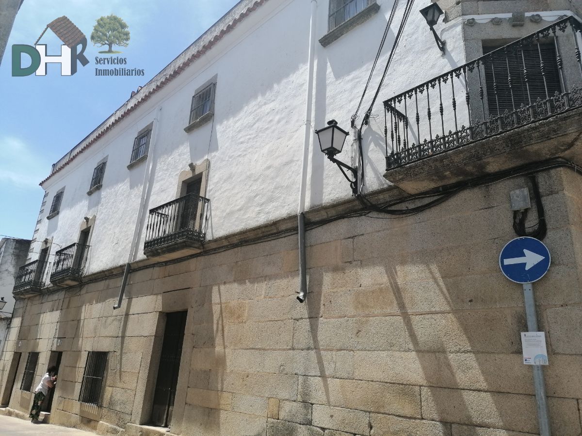 For sale of house in Alcuéscar