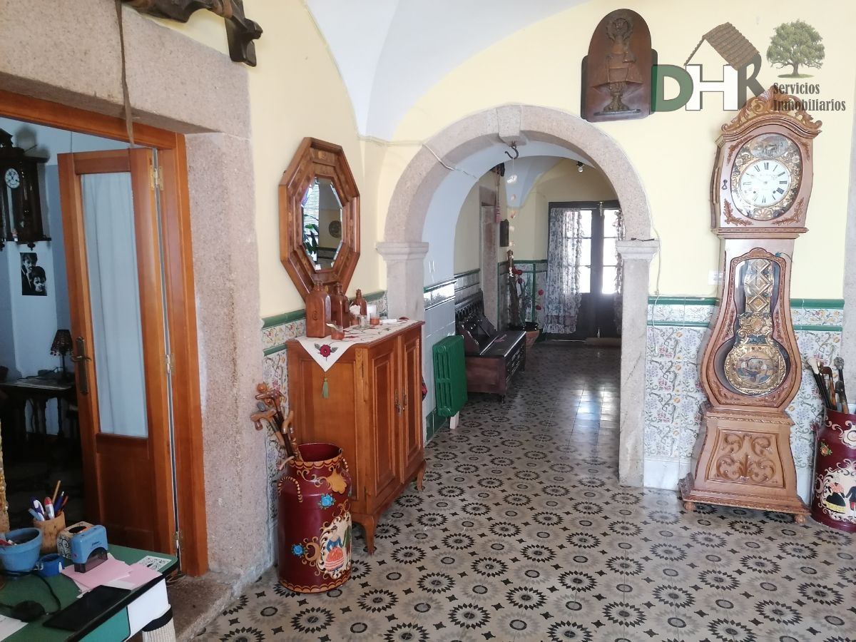 For sale of house in Alcuéscar