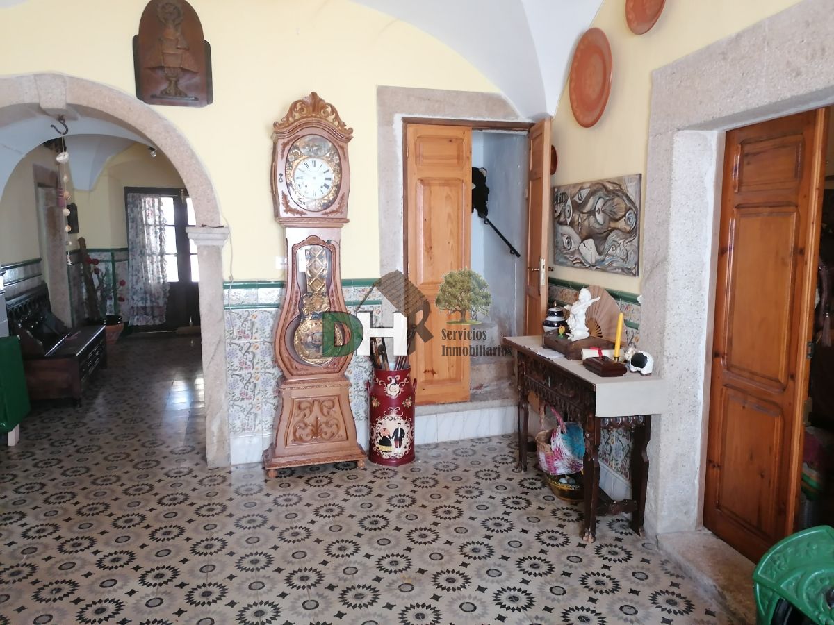 For sale of house in Alcuéscar