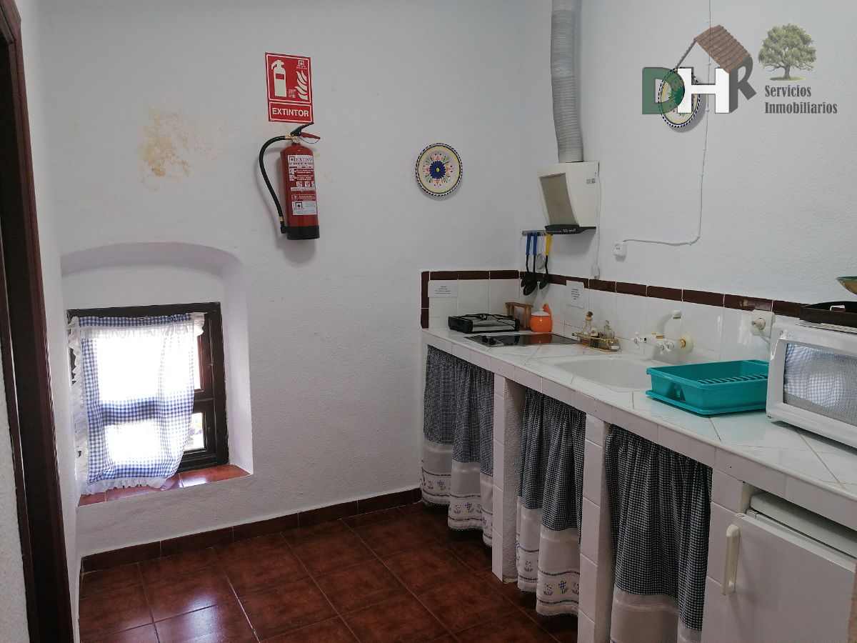 For sale of house in Alcuéscar