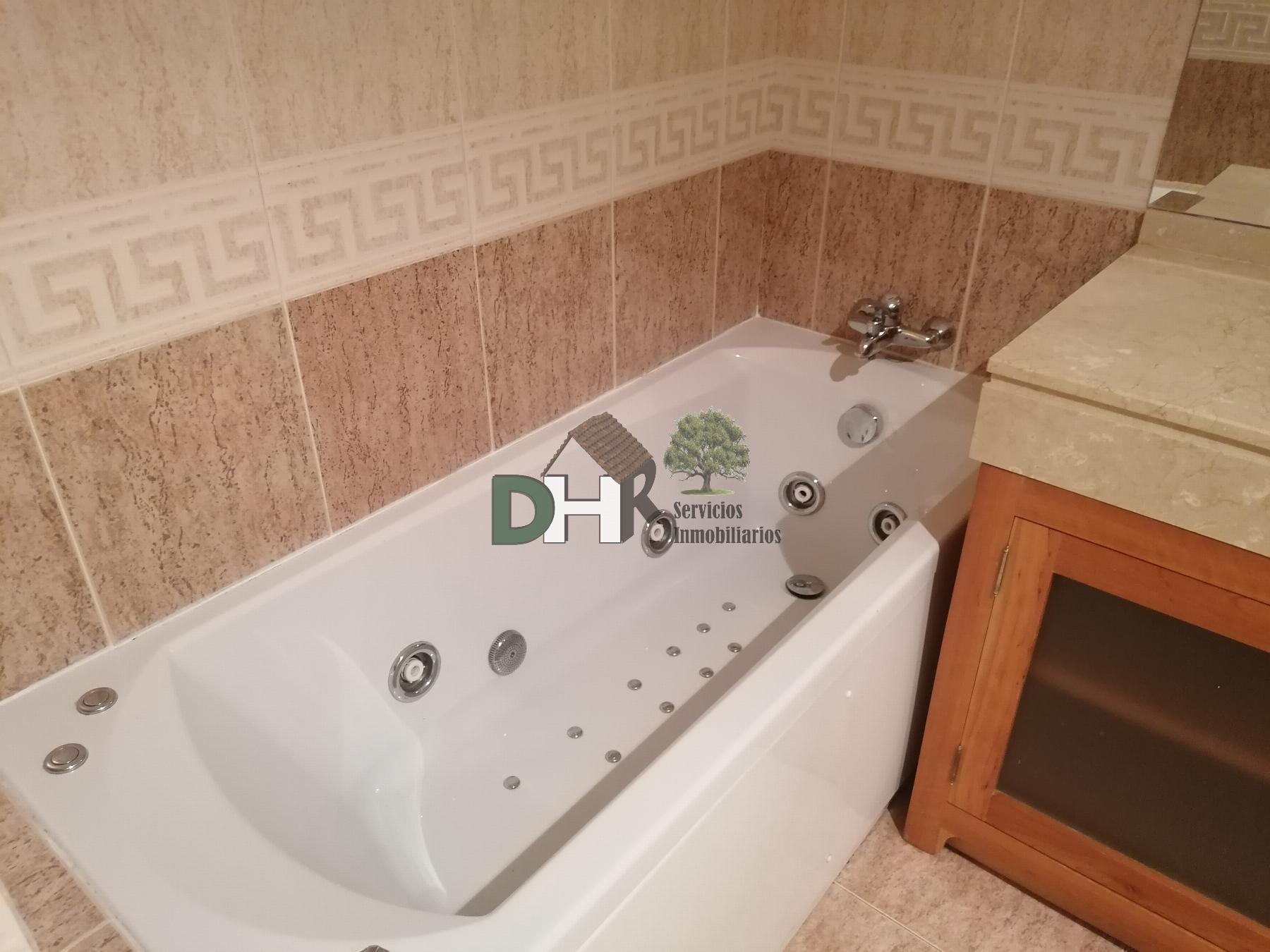 For sale of chalet in Cáceres