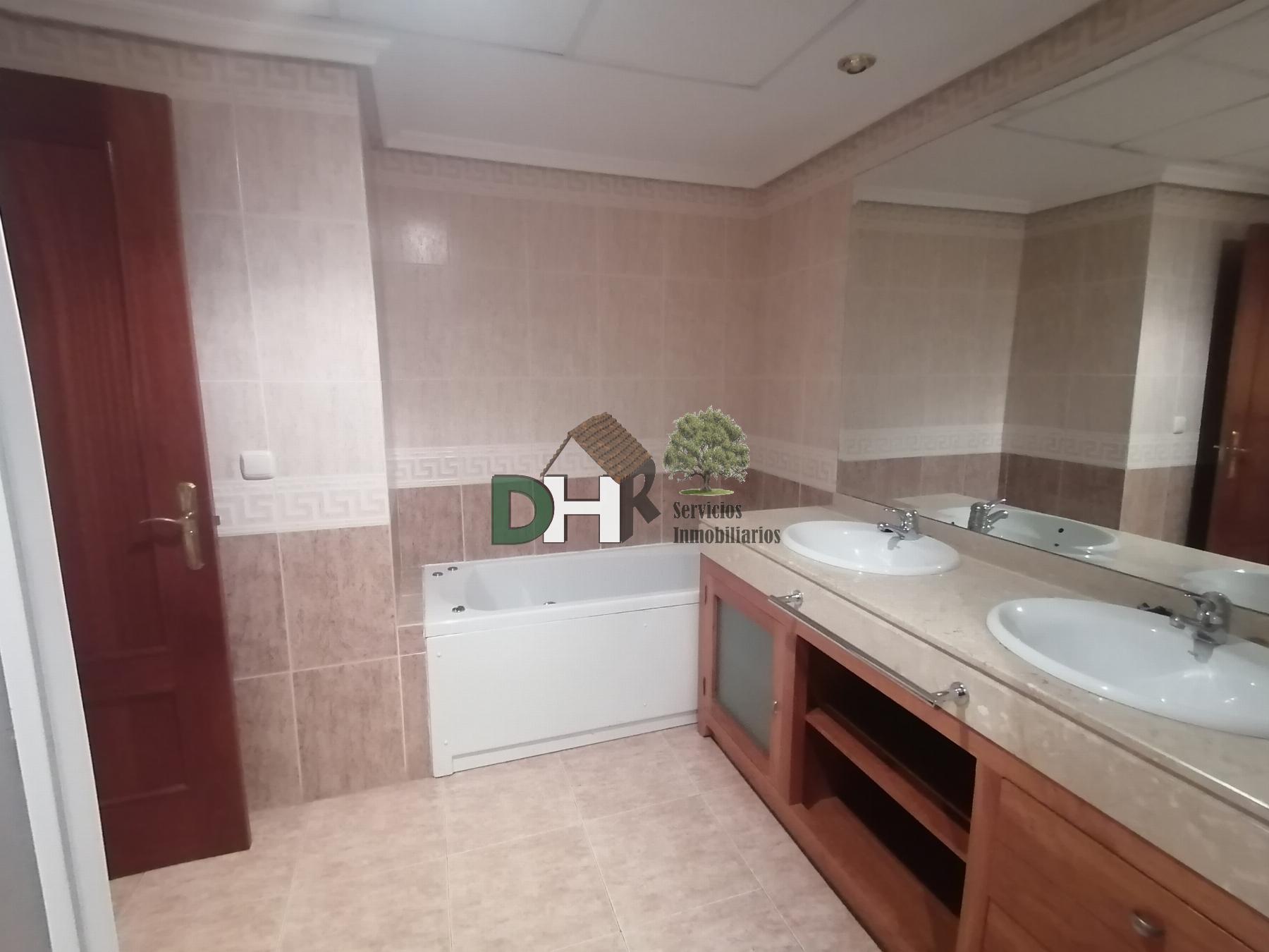 For sale of chalet in Cáceres