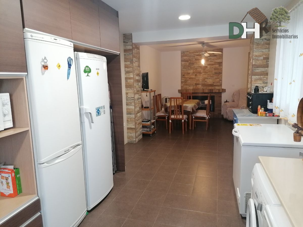 For sale of house in Coria