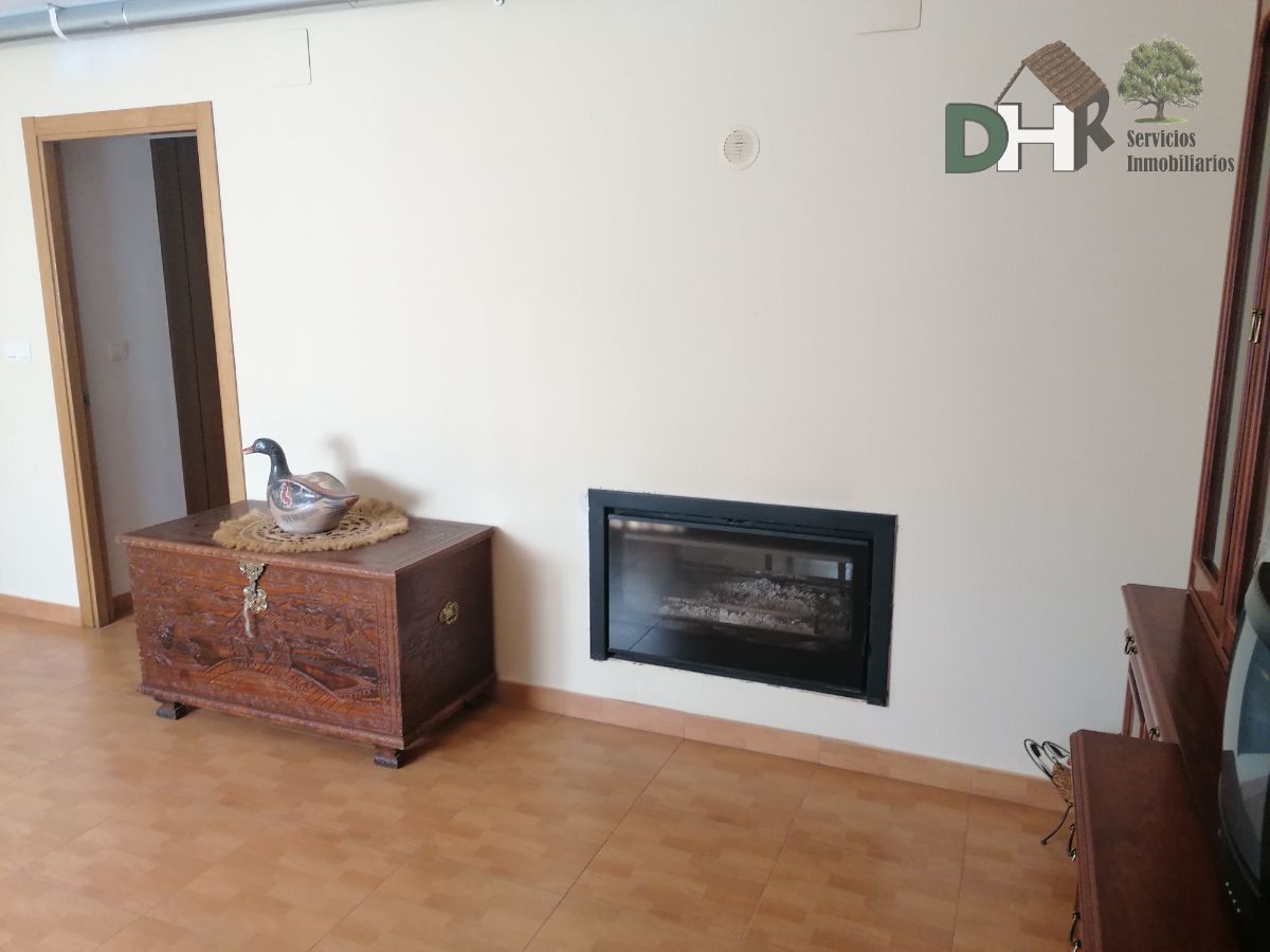 For sale of house in Coria