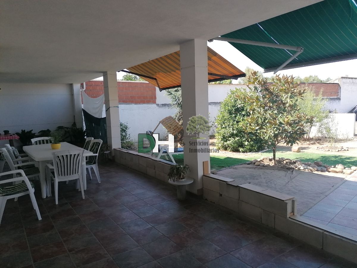 For sale of house in Coria