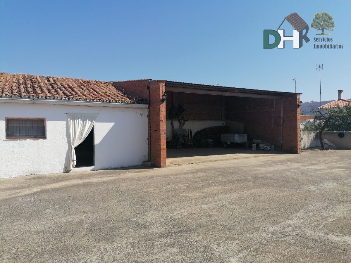 For sale of house in Coria