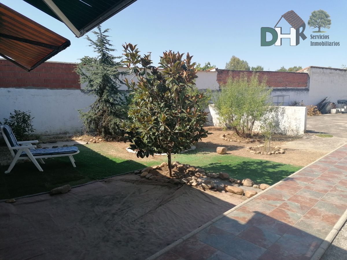 For sale of house in Coria