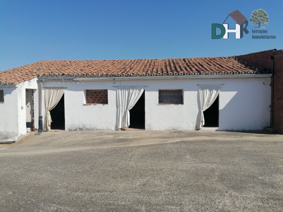 For sale of house in Coria