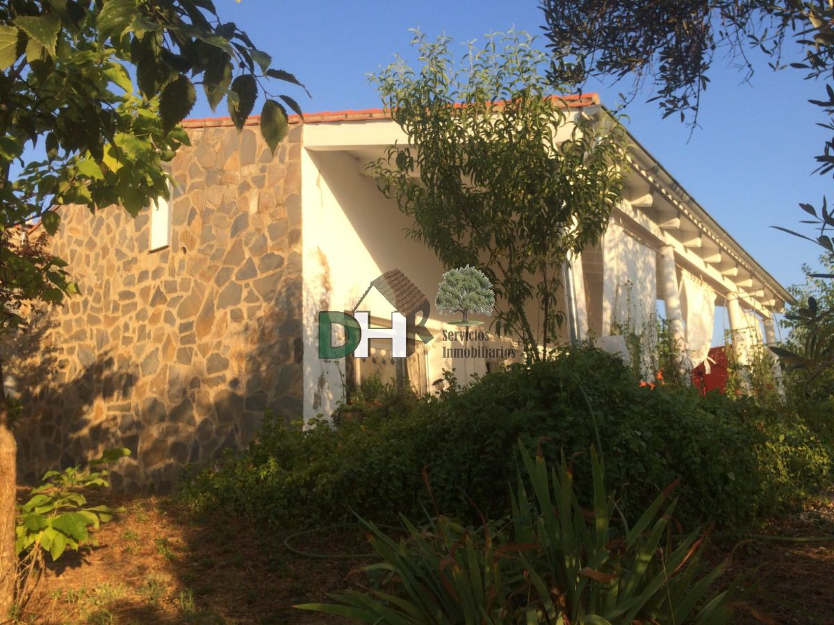 For sale of house in Cañamero
