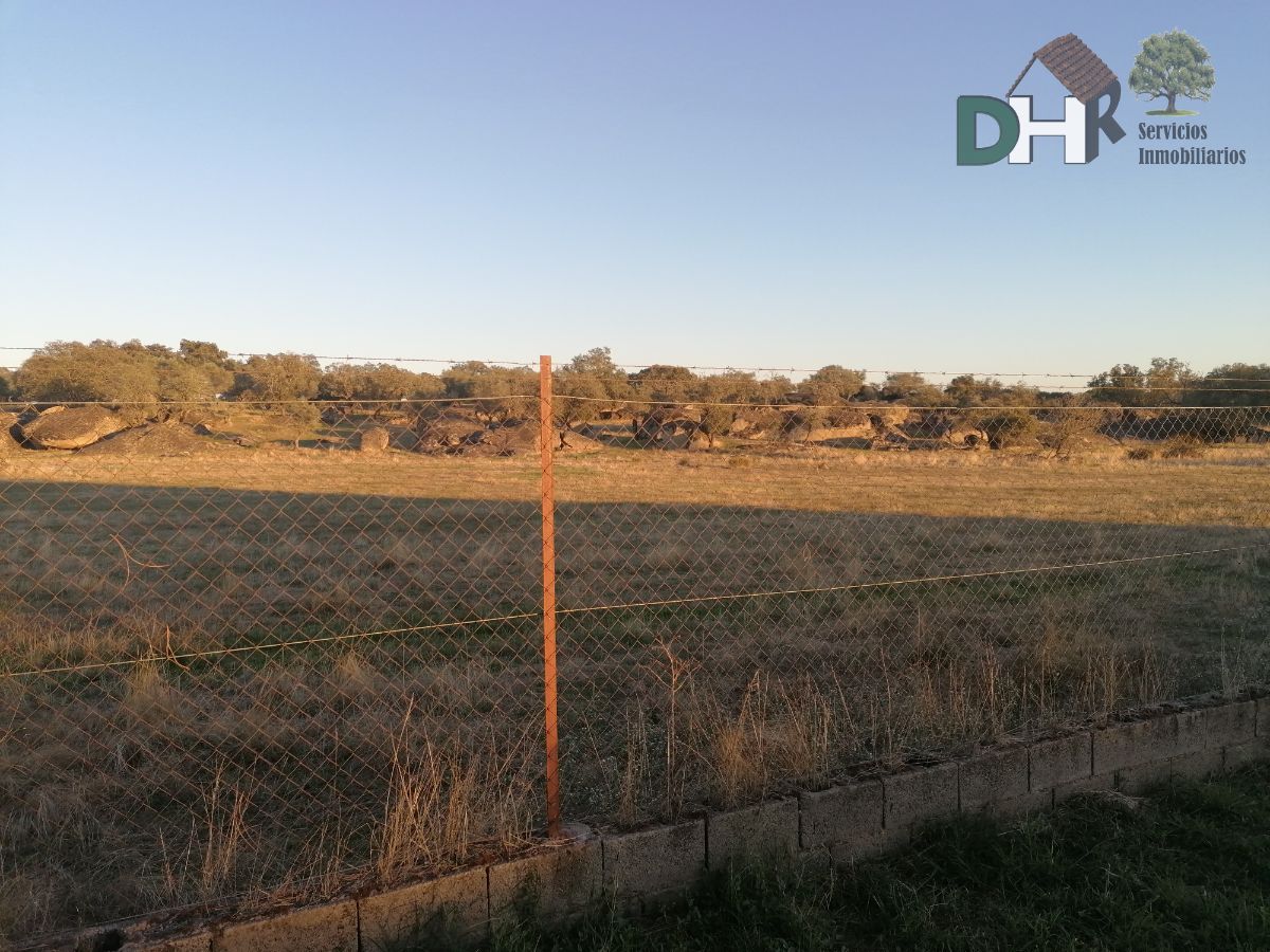 For sale of land in Arroyo de la Luz