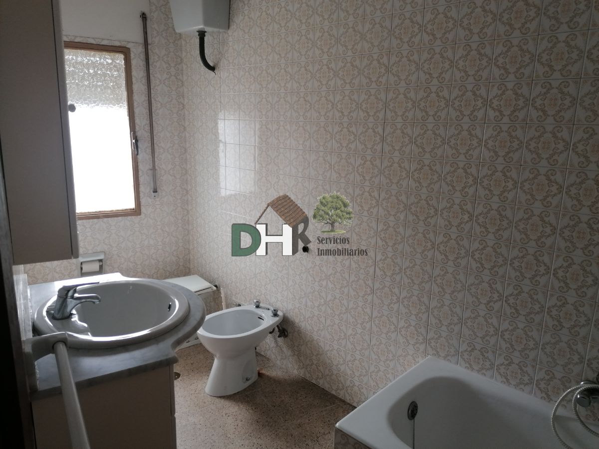 For sale of duplex in Losar de la Vera