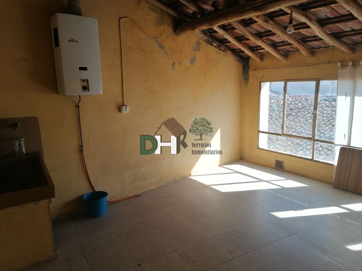 For sale of duplex in Losar de la Vera