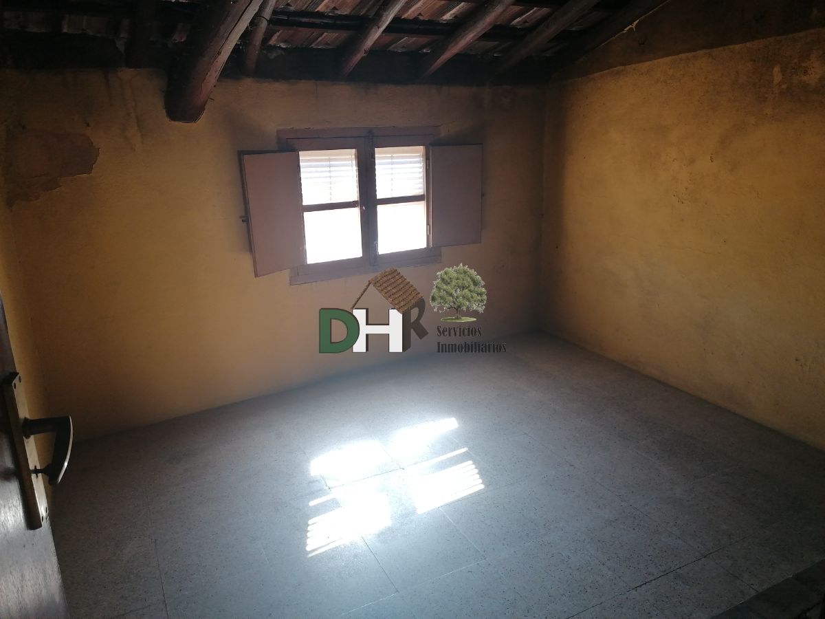 For sale of duplex in Losar de la Vera