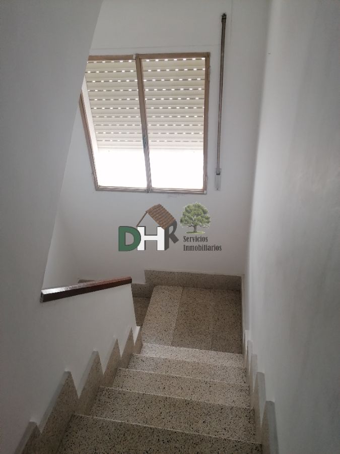 For sale of duplex in Losar de la Vera