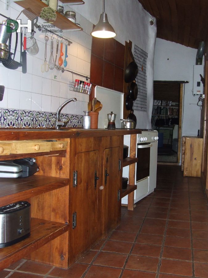 For sale of house in Alcuéscar