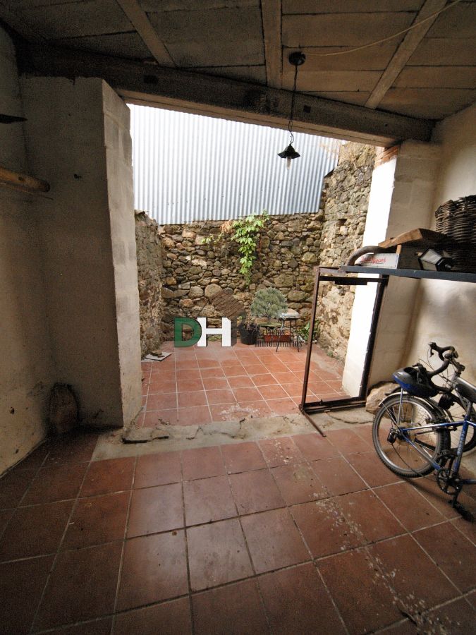 For sale of house in Alcuéscar