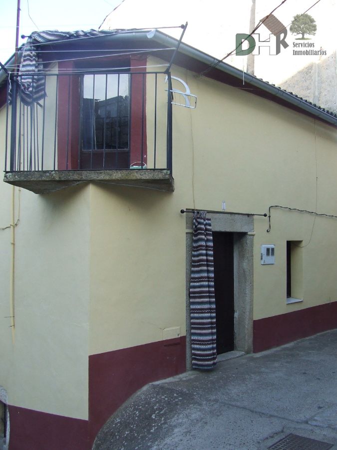 For sale of house in Alcuéscar