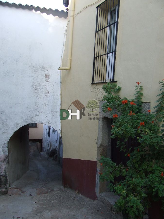 For sale of house in Alcuéscar