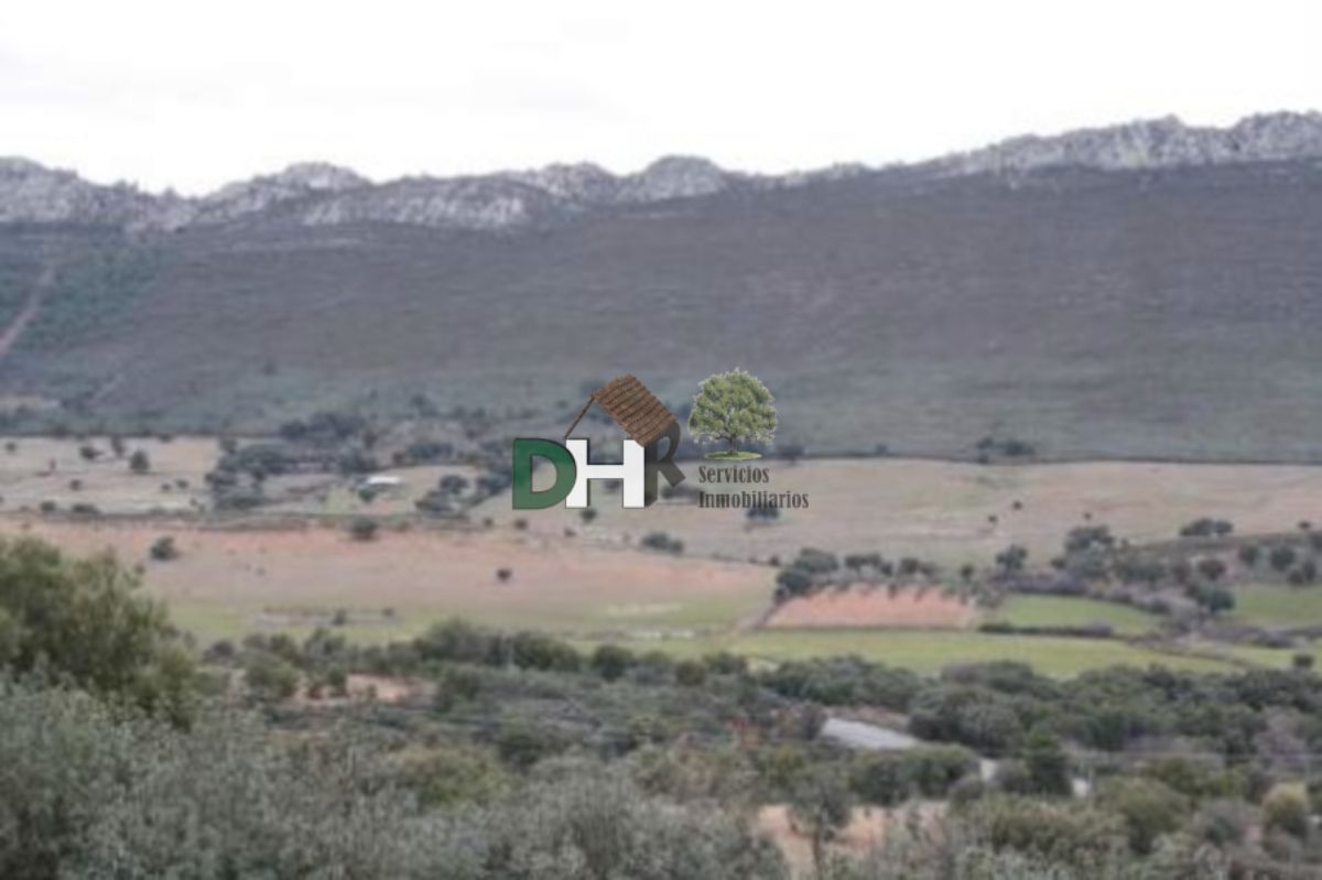 For sale of land in Cáceres