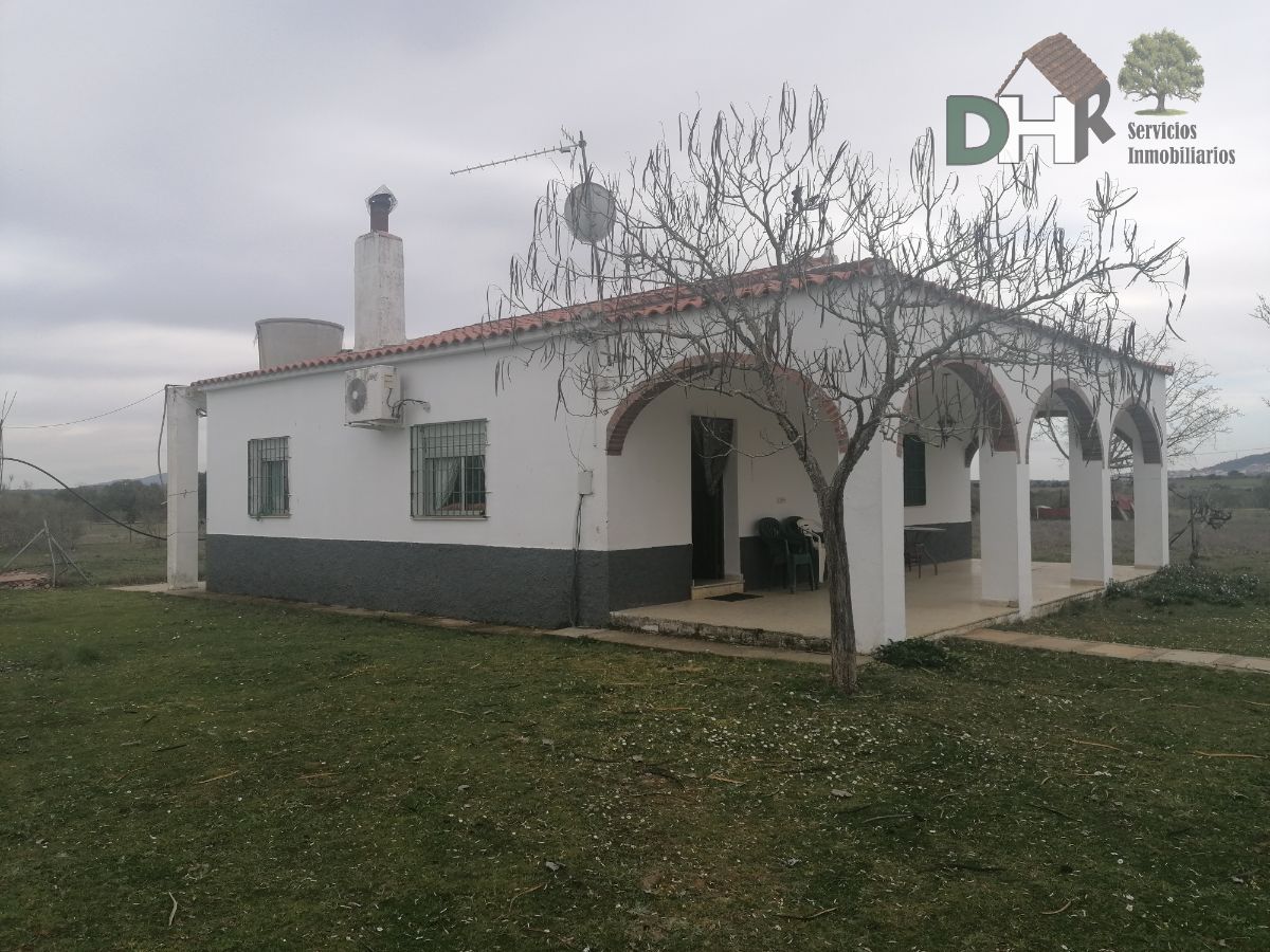 For sale of house in Alcuéscar