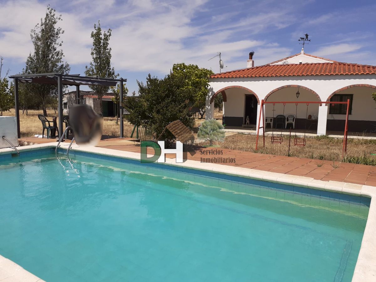 For sale of house in Alcuéscar