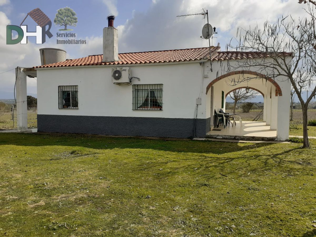 For sale of house in Alcuéscar