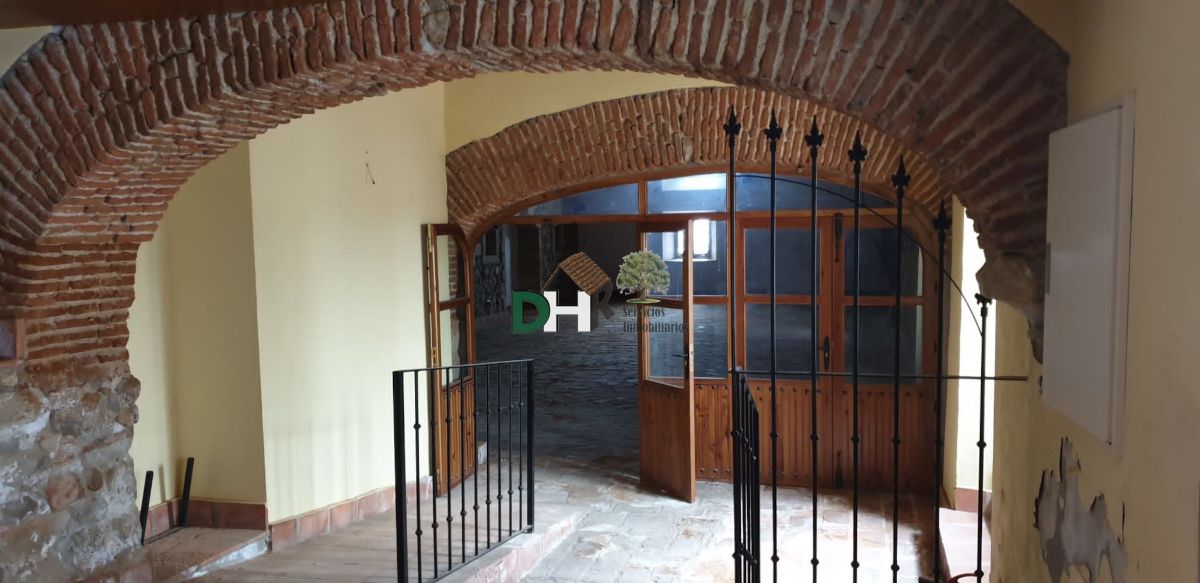 For sale of commercial in Trujillo