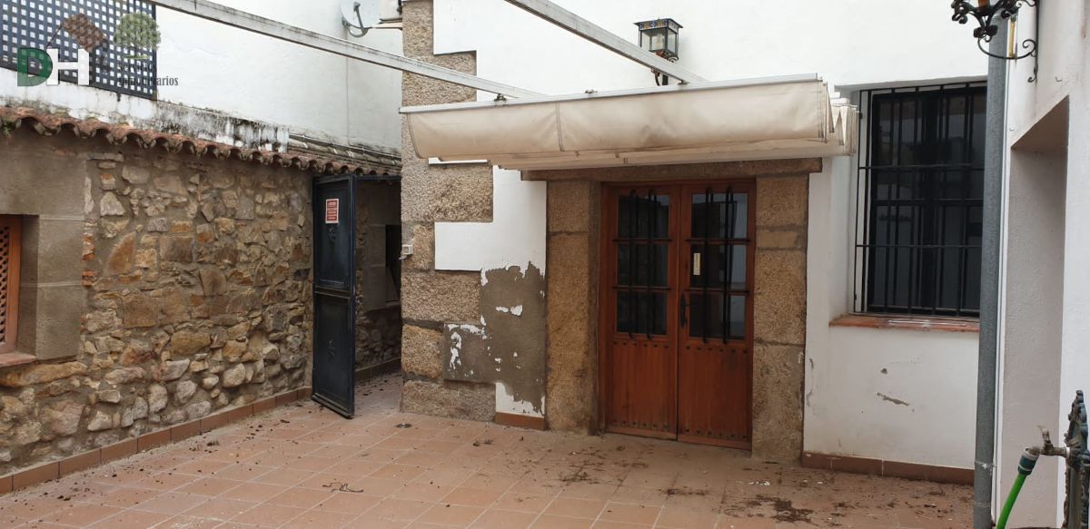 For sale of commercial in Trujillo