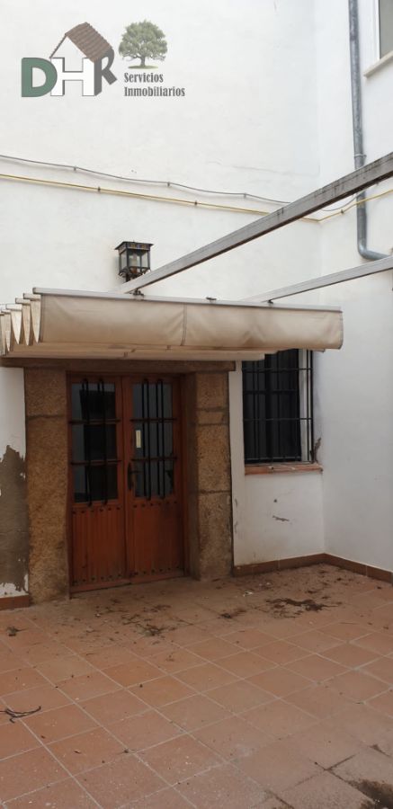 For sale of commercial in Trujillo