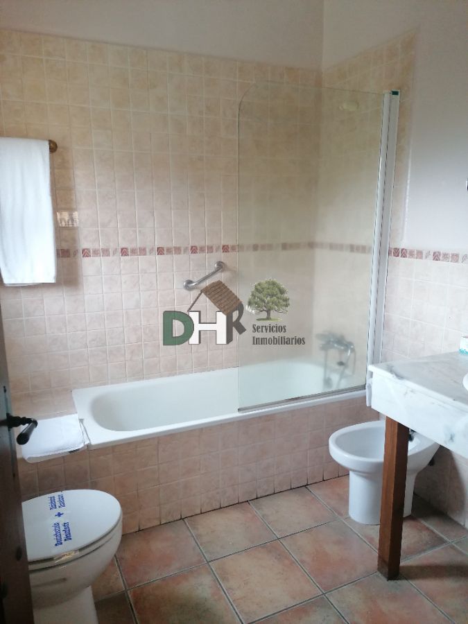 For sale of hotel in Plasencia