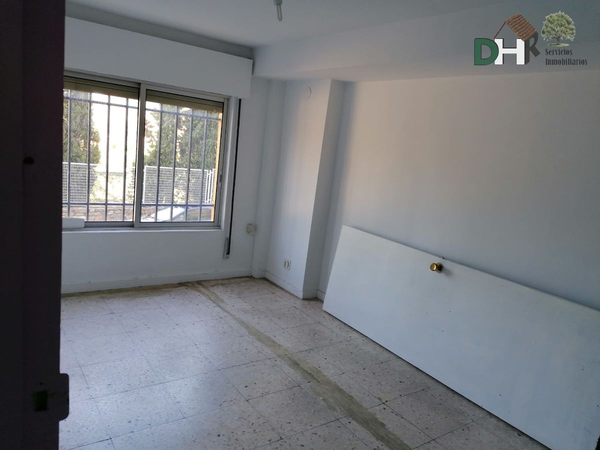 For sale of commercial in Cáceres