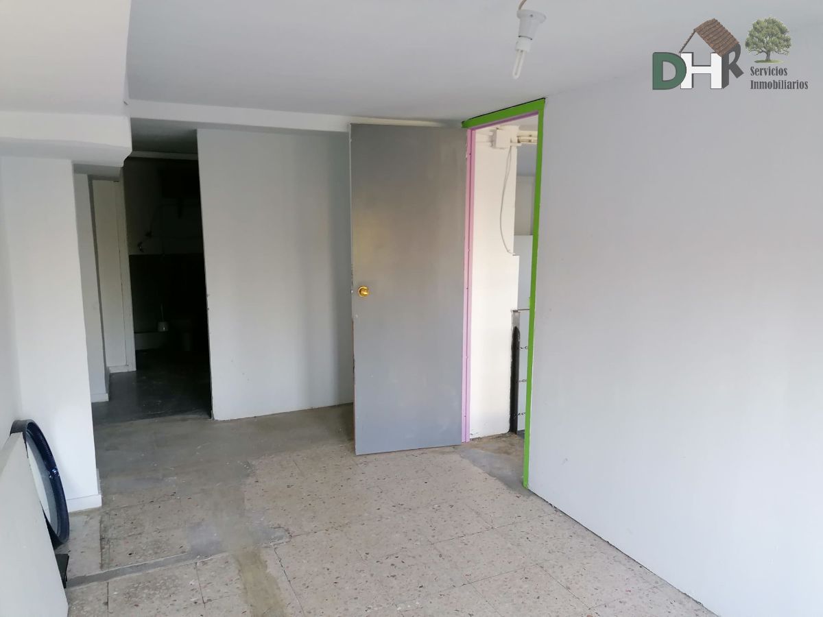 For sale of commercial in Cáceres