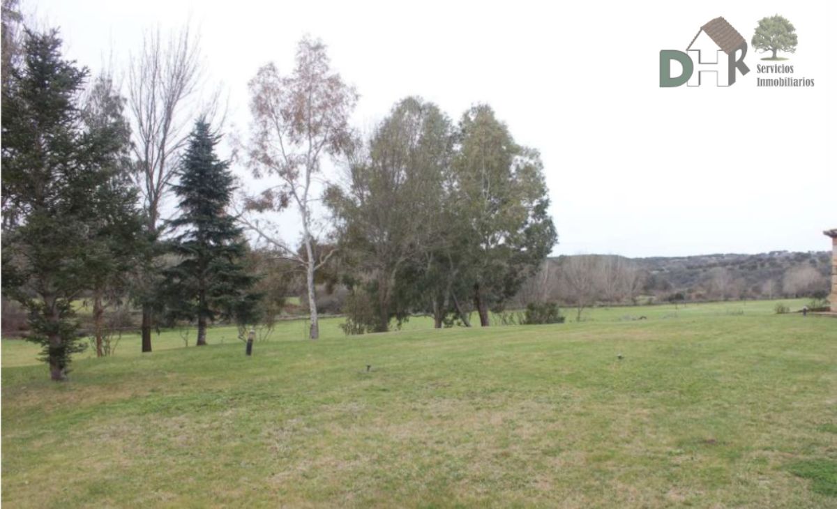 For sale of land in Cáceres