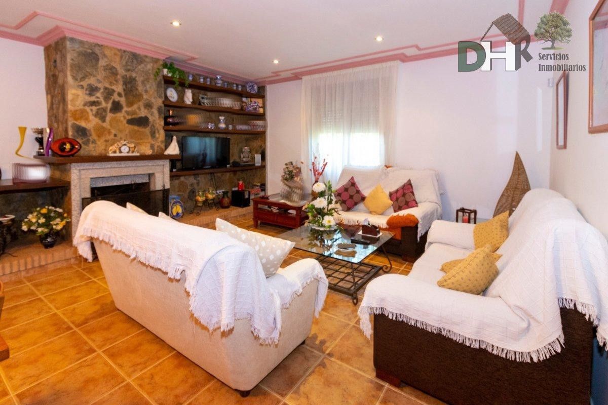 For sale of chalet in Badajoz