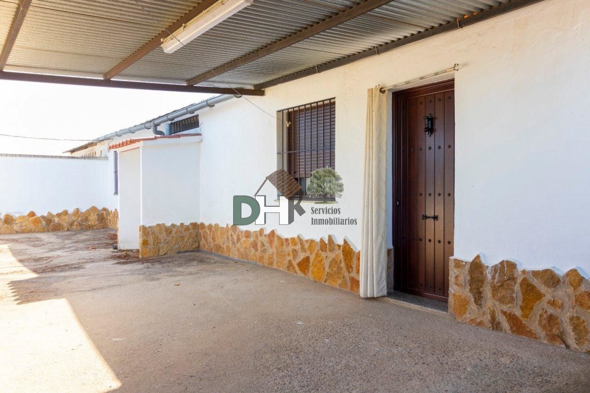 For sale of chalet in Badajoz