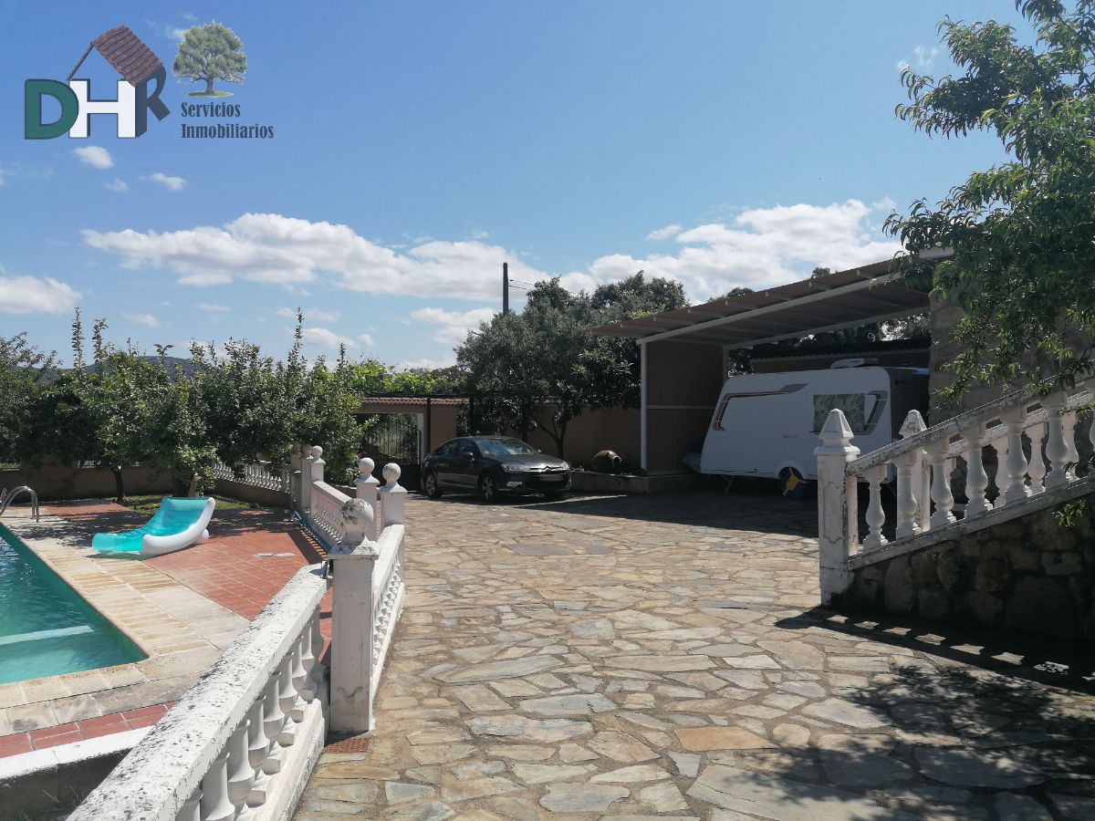 For sale of chalet in Cáceres