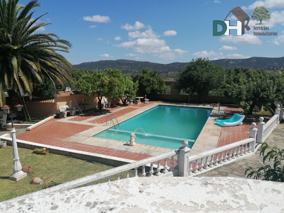 For sale of chalet in Cáceres