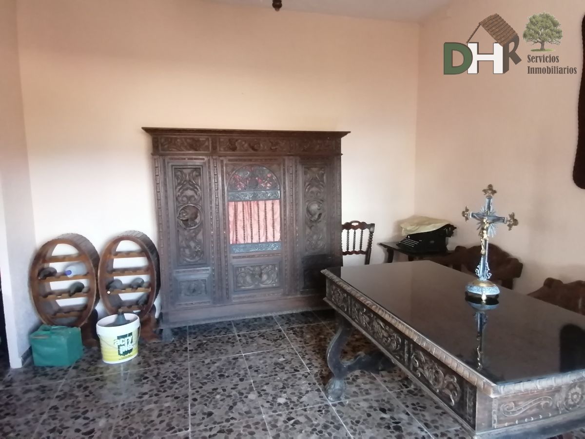 For sale of chalet in Cáceres