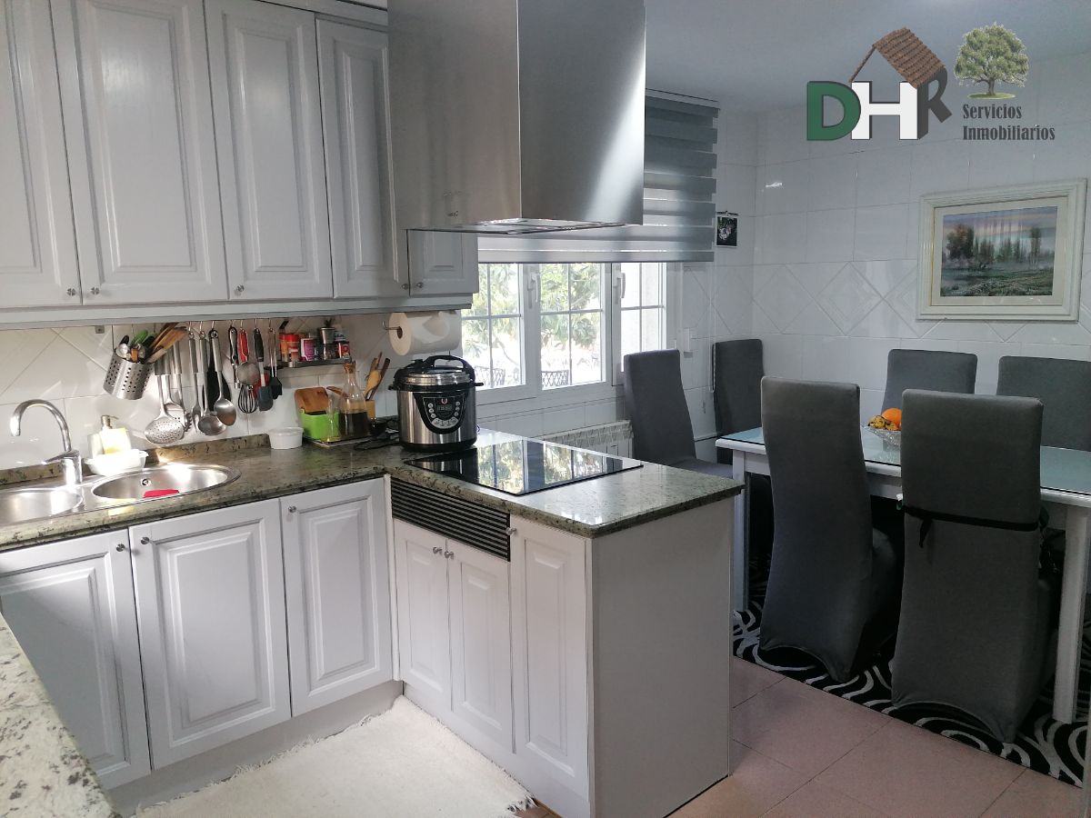 For sale of chalet in Cáceres