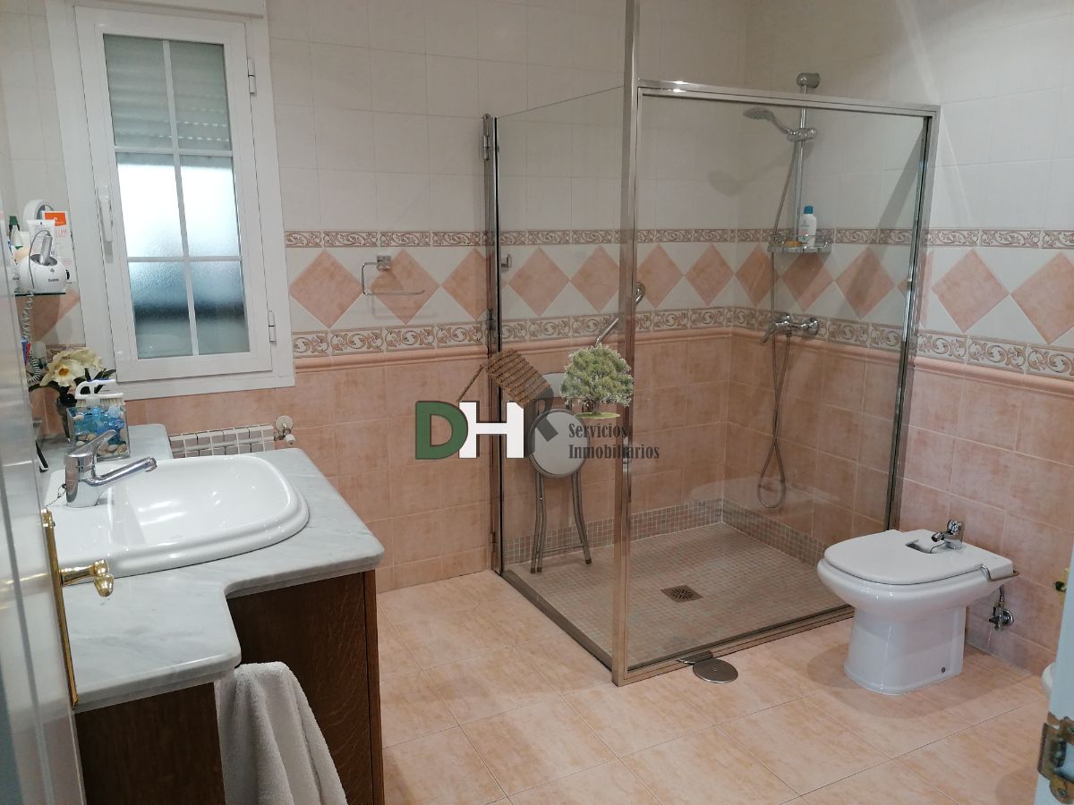 For sale of chalet in Cáceres