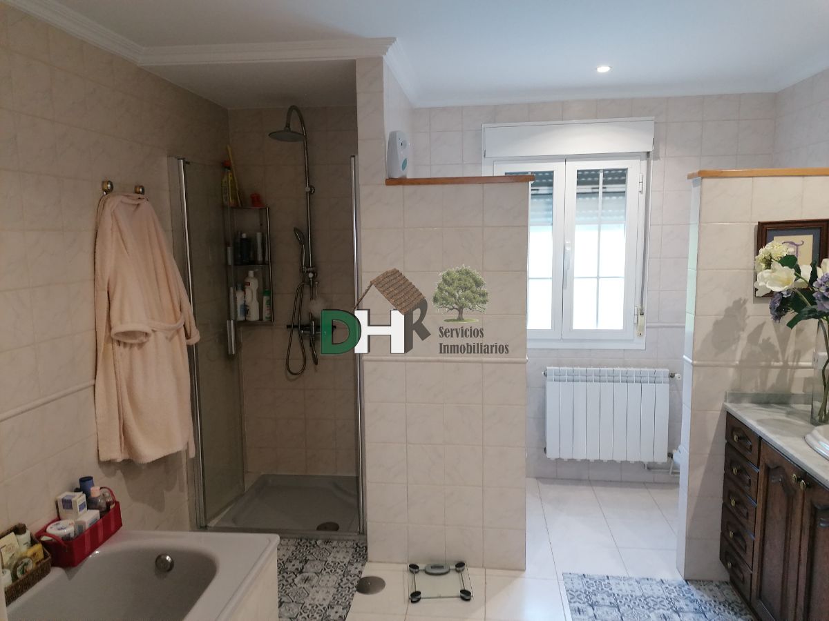 For sale of chalet in Cáceres
