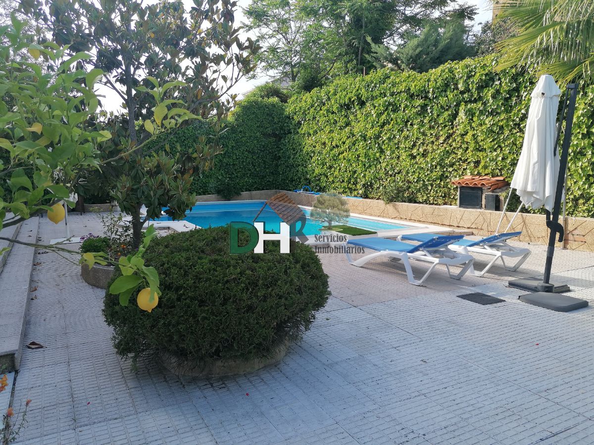 For sale of chalet in Cáceres