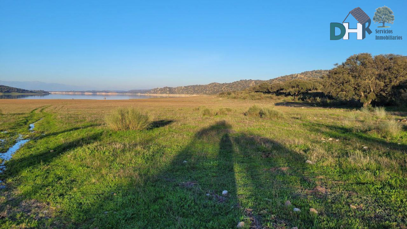 For sale of land in Cáceres