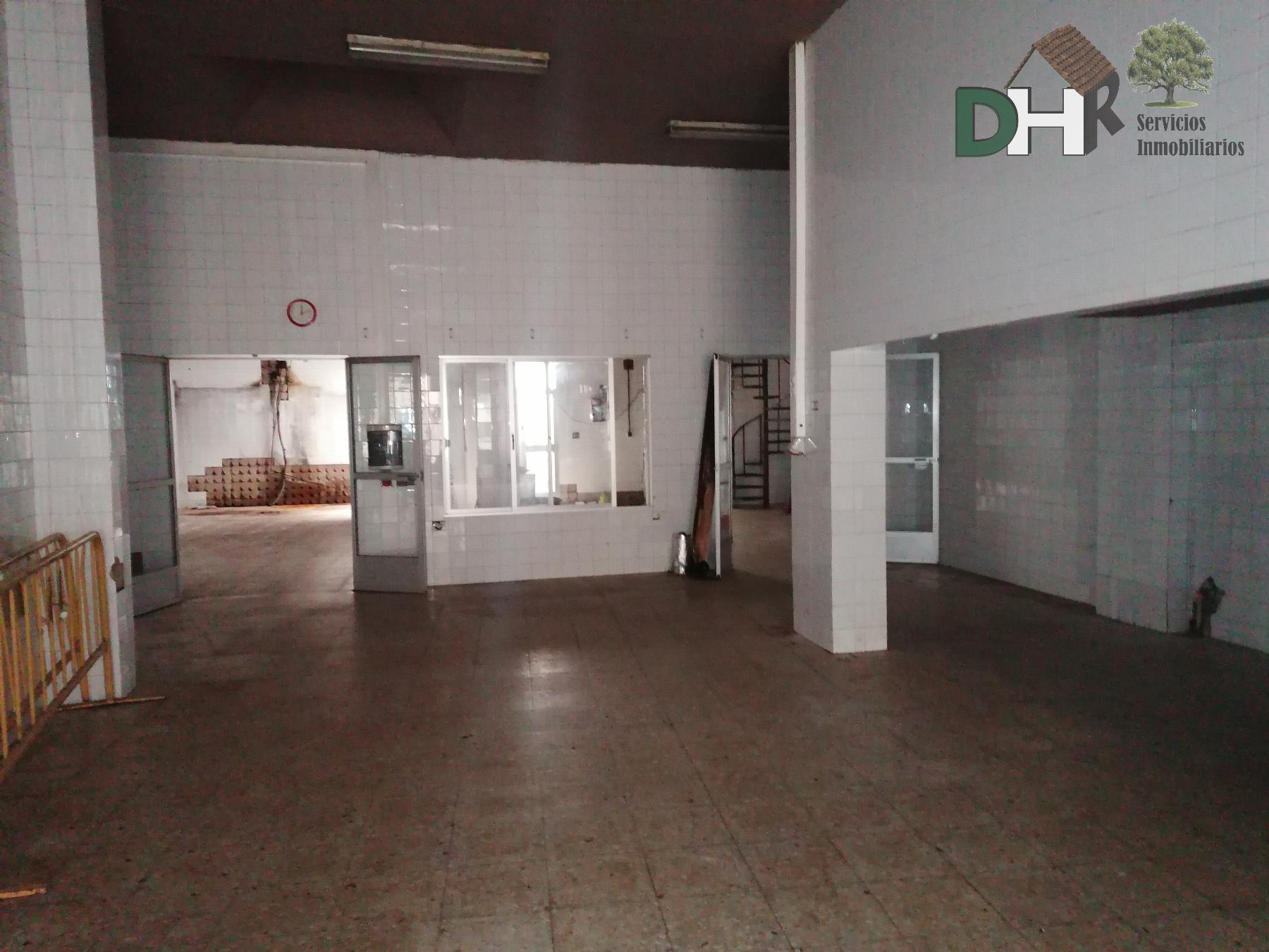 Venta de local comercial en Casar de Cáceres